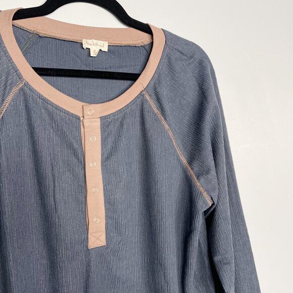 New Hem & Thread Medium M Blue Pink Denim Blue Textured Boxy Henley Long Sleeve - Picture 3 of 9